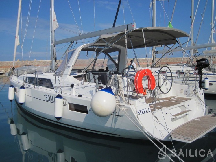 Oceanis 41.1 - Yacht Charter Sailica