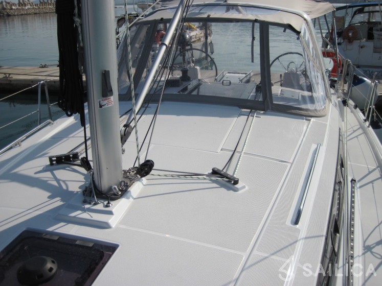 Oceanis 41.1 - Yacht Charter Sailica