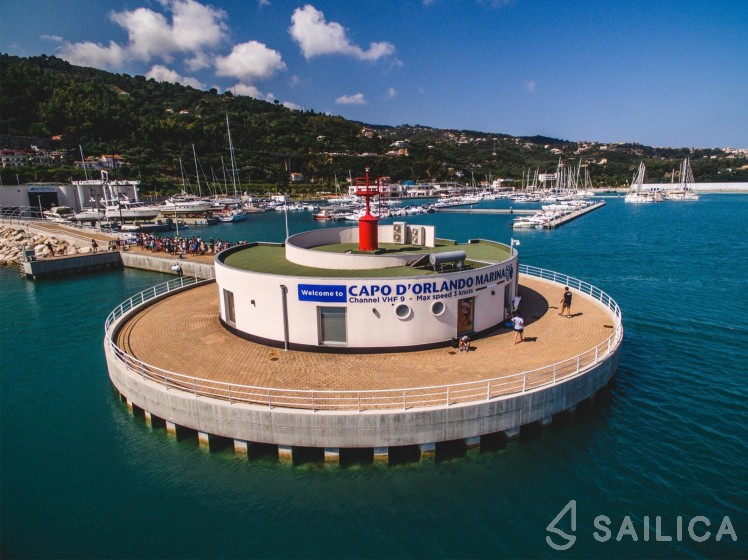 Oceanis 41.1 - Yacht Charter Sailica