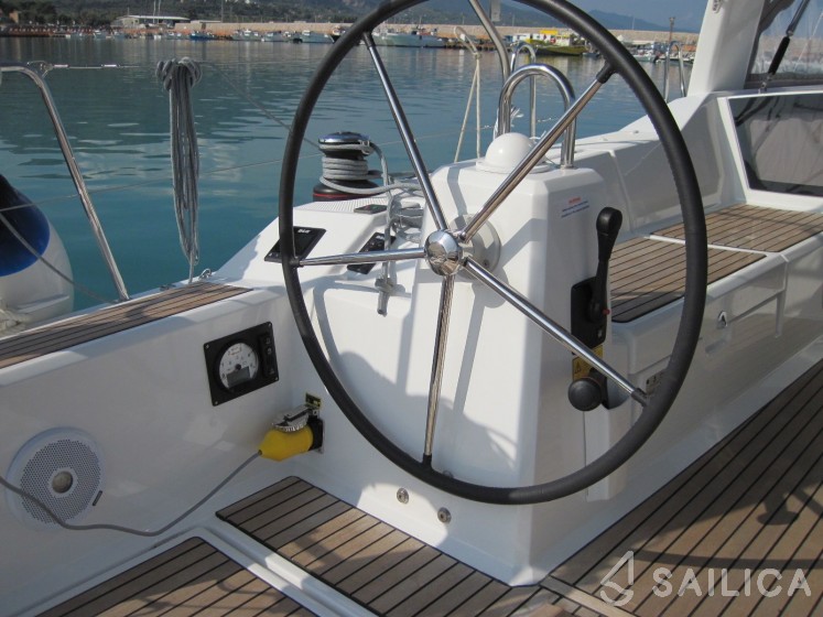 Oceanis 41.1 - Yacht Charter Sailica