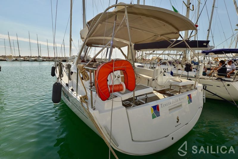 Oceanis 41.1 - Yacht Charter Sailica