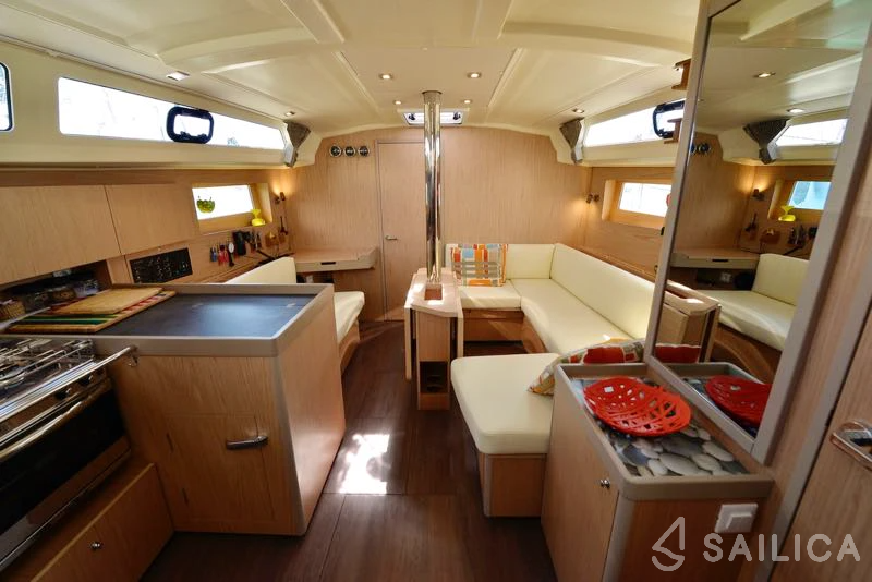 Oceanis 41.1 - Yacht Charter Sailica