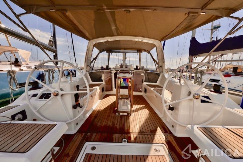Oceanis 41.1 - Yacht Charter Sailica