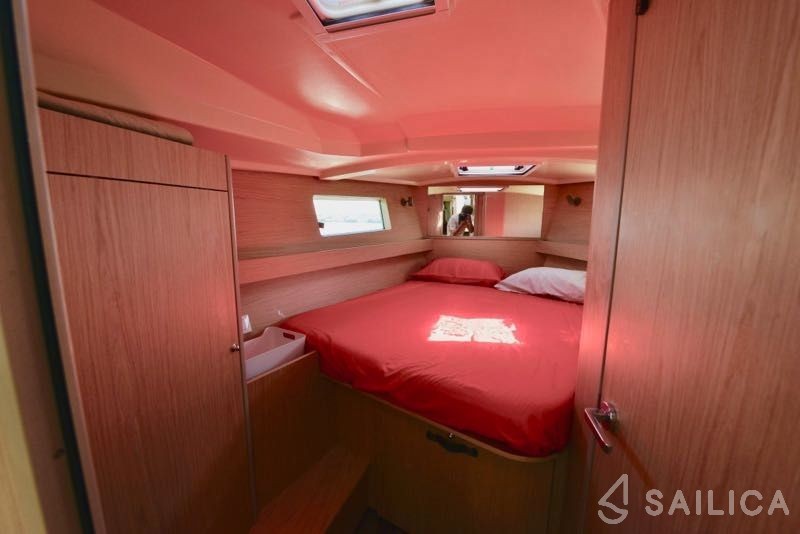 Oceanis 41.1 - Yacht Charter Sailica
