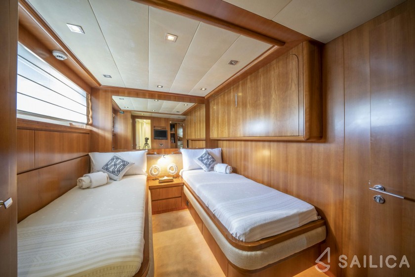 Falcon 115 - Yacht Charter Sailica