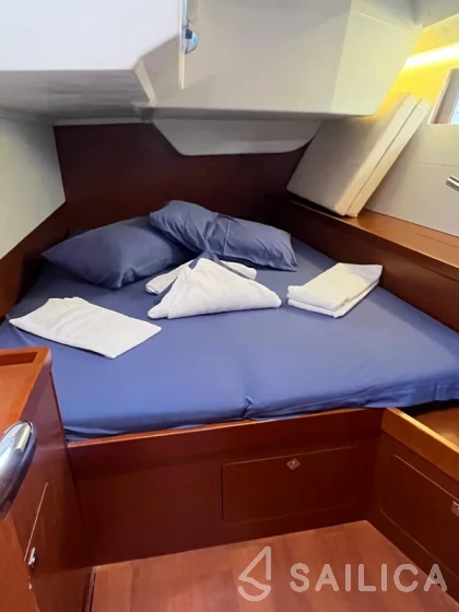 Oceanis 48 - Yacht Charter Sailica