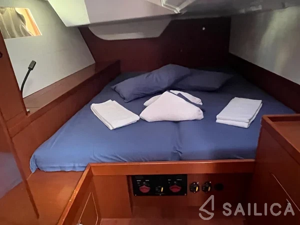 Oceanis 48 - Yacht Charter Sailica