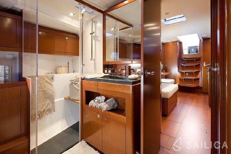Oceanis 48 - Yacht Charter Sailica