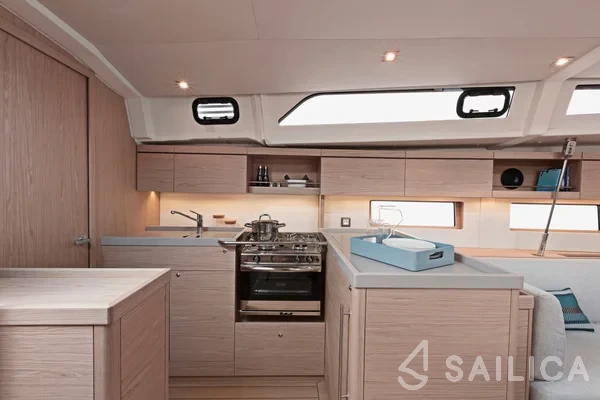 Oceanis 51.1 - Yacht Charter Sailica