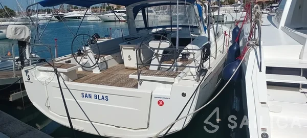 Oceanis 51.1 - Yacht Charter Sailica