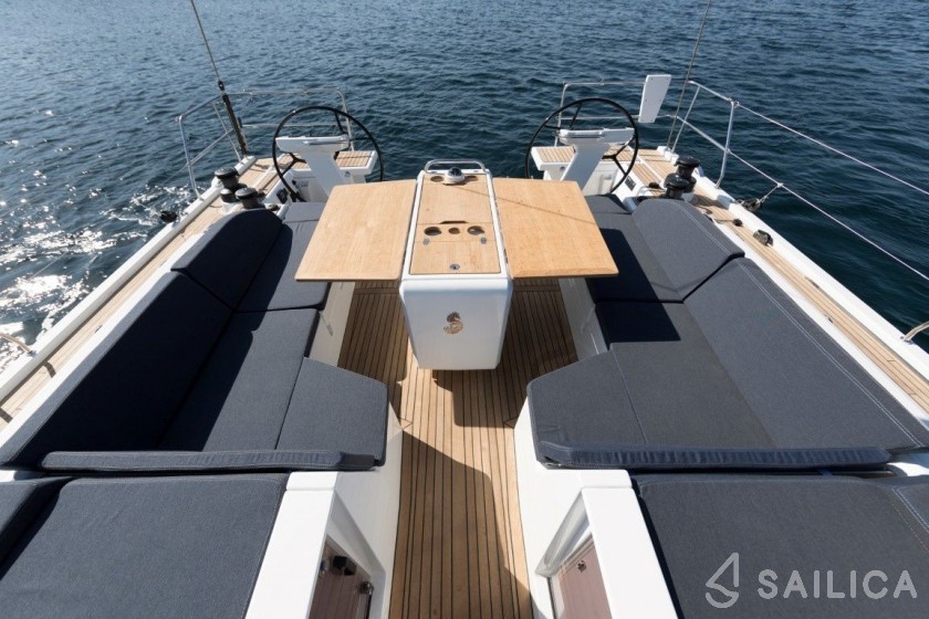 Oceanis 51.1 - Yacht Charter Sailica