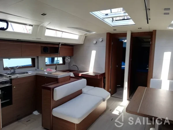 Oceanis 51.1 - Yacht Charter Sailica