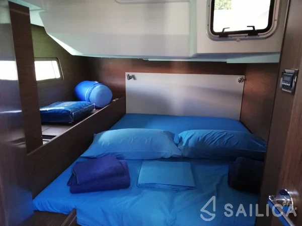 Oceanis 51.1 - Yacht Charter Sailica
