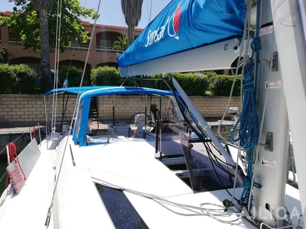 Oceanis 51.1 - Yacht Charter Sailica