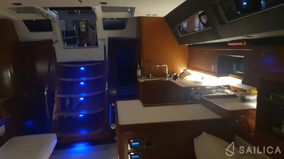 Oceanis 60 - Yacht Charter Sailica