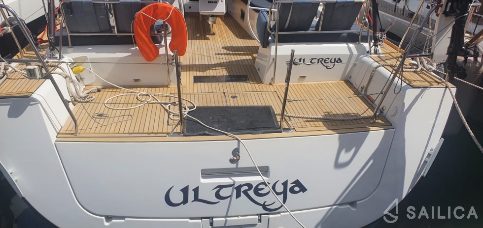 Oceanis 60 - Yacht Charter Sailica
