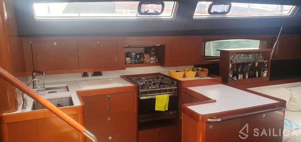 Oceanis 60 - Yacht Charter Sailica