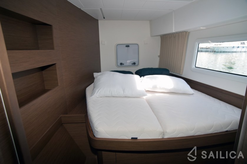 Lagoon 42 - Yacht Charter Sailica