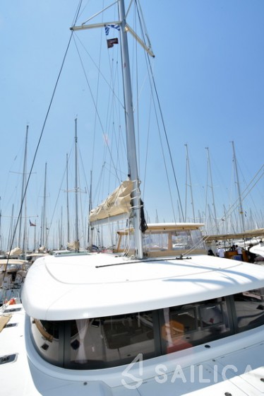 Lagoon 42 - Yacht Charter Sailica