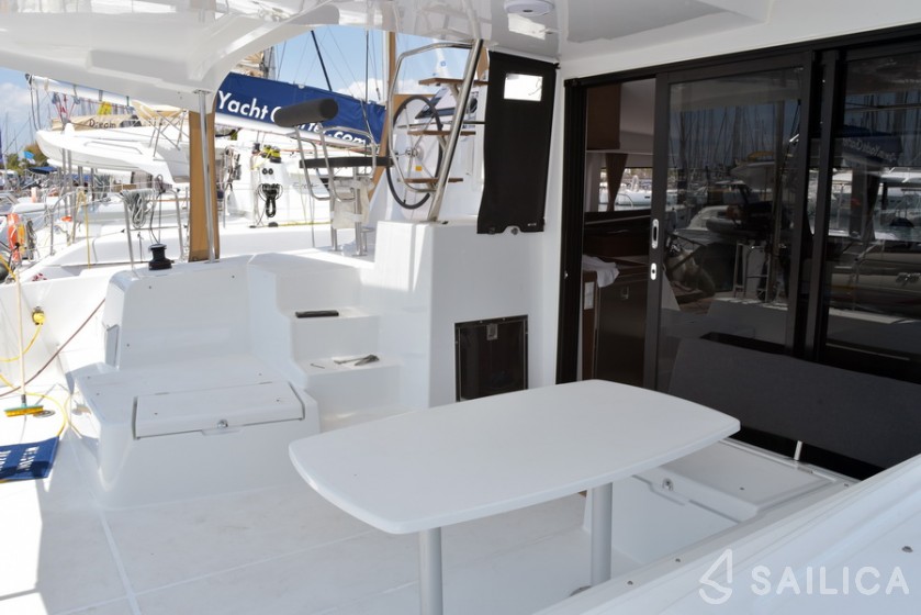 Lagoon 42 - Yacht Charter Sailica