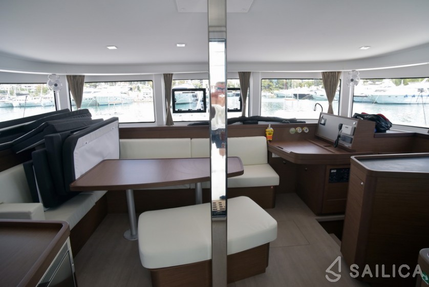 Lagoon 42 - Yacht Charter Sailica
