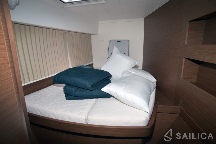 Lagoon 42 - Yacht Charter Sailica