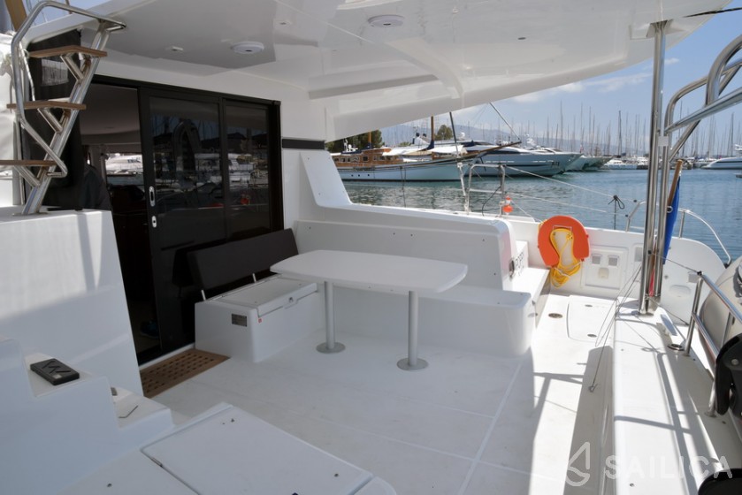Lagoon 42 - Yacht Charter Sailica