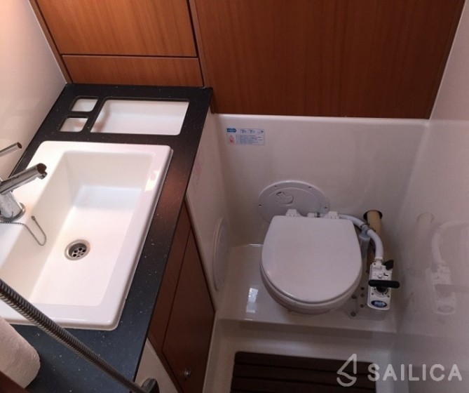 Bavaria 40 Cruiser - Yacht Charter Sailica