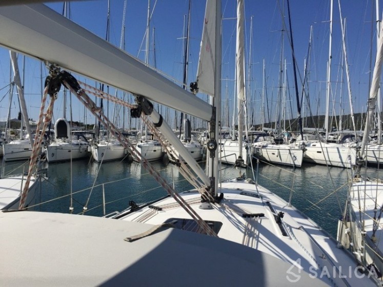 Bavaria 40 Cruiser - Yacht Charter Sailica