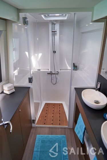 Nautitech 46 Fly - Yacht Charter Sailica
