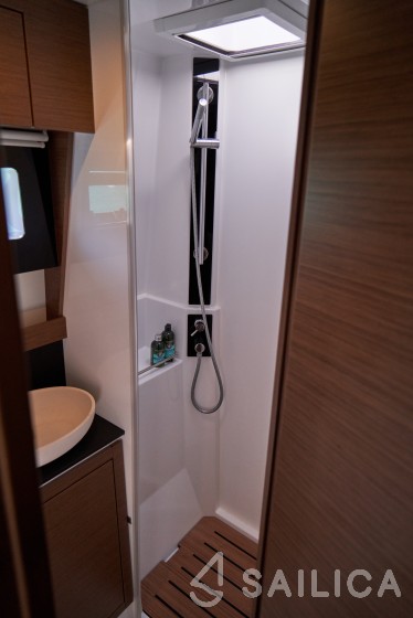 Nautitech 46 Fly - Yacht Charter Sailica