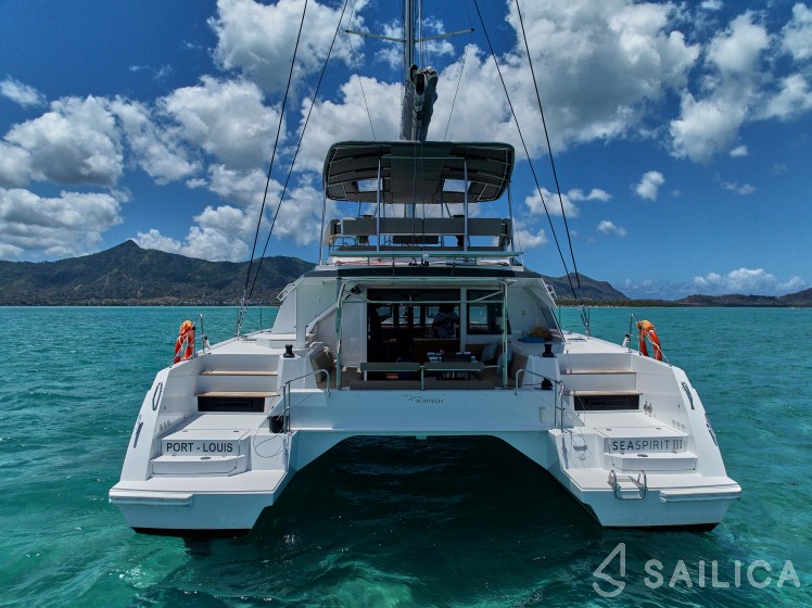 Nautitech 46 Fly - Yacht Charter Sailica