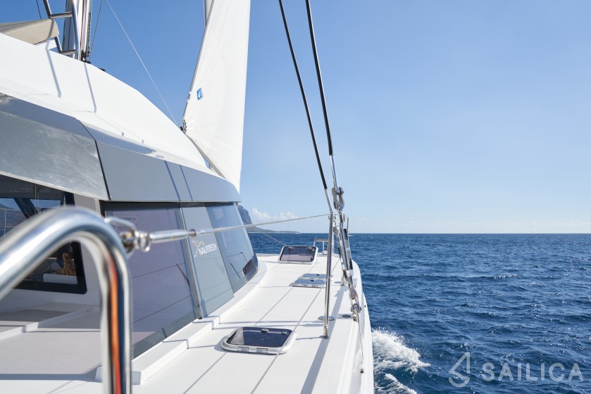 Nautitech 46 Fly - Yacht Charter Sailica