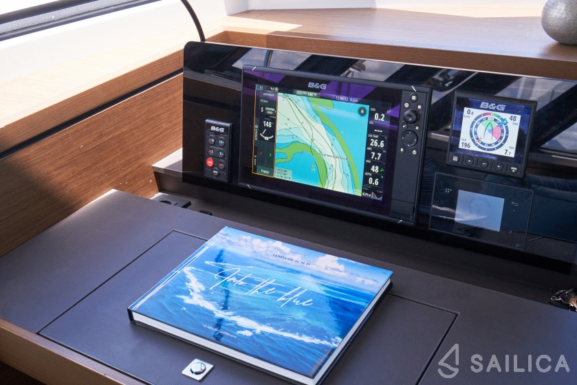 Nautitech 46 Fly - Yacht Charter Sailica