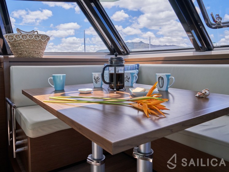 Nautitech 46 Fly - Yacht Charter Sailica