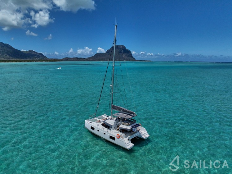Nautitech 46 Fly - Yacht Charter Sailica