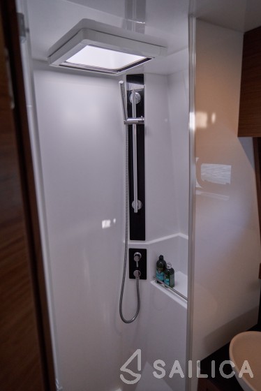 Nautitech 46 Fly - Yacht Charter Sailica