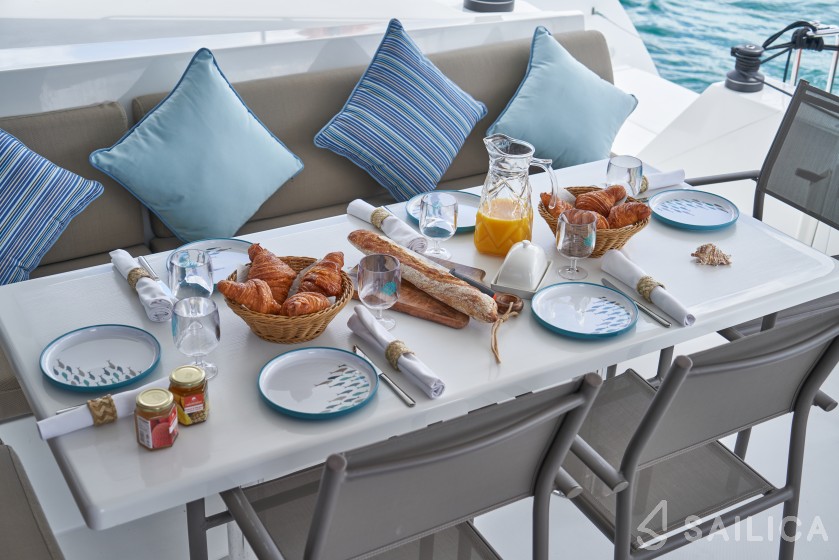 Nautitech 46 Fly - Yacht Charter Sailica