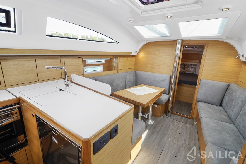 Elan 40.1 - Yacht Charter Sailica