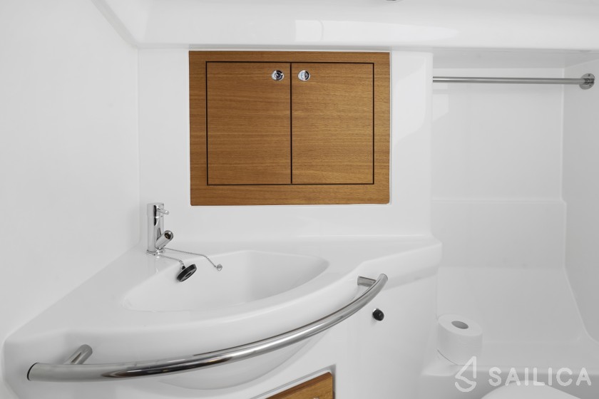 Elan 40.1 - Yacht Charter Sailica