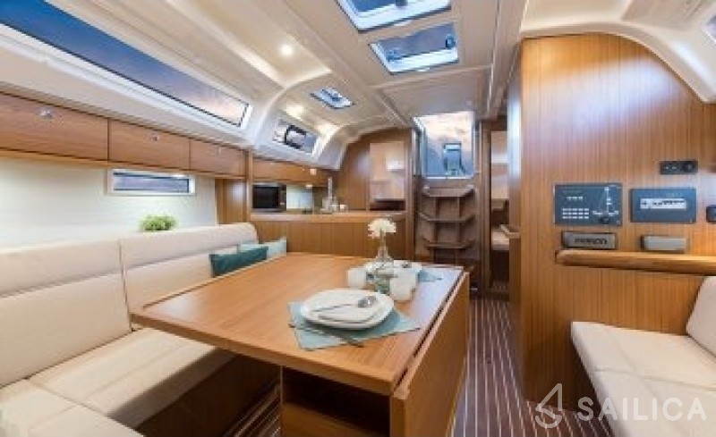 Bavaria 41 Cruiser - Yacht Charter Sailica