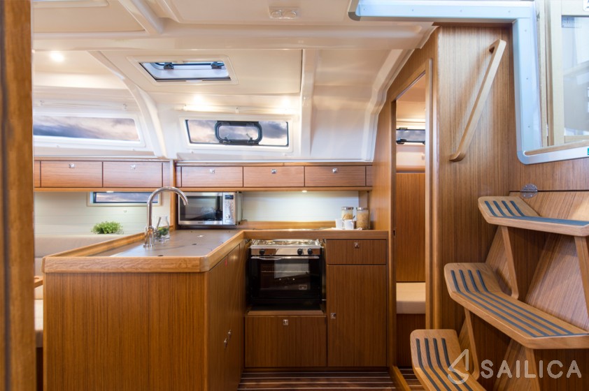 Bavaria Cruiser 37 - Yacht Charter Sailica