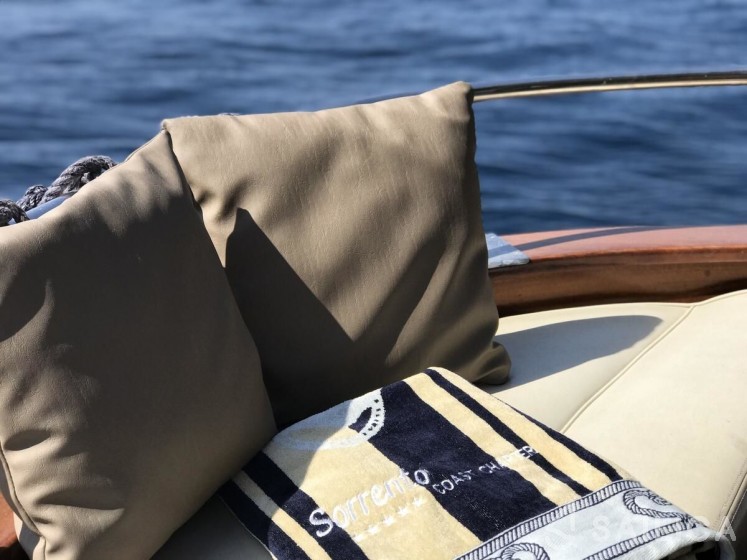 Comena Corallo 37 - Yacht Charter Sailica