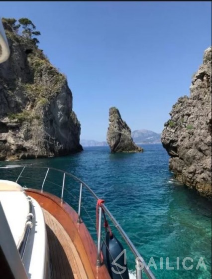 Comena Corallo 37 - Yacht Charter Sailica