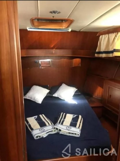 Comena Corallo 37 - Yacht Charter Sailica