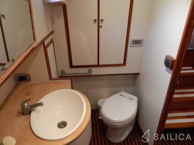 Comena Corallo 37 - Yacht Charter Sailica