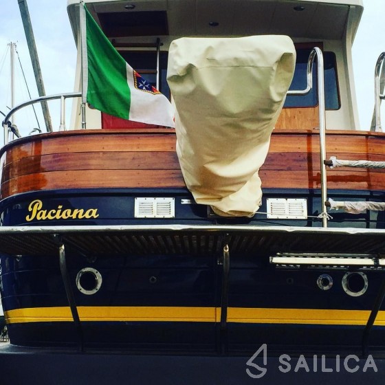 Comena Corallo 37 - Yacht Charter Sailica