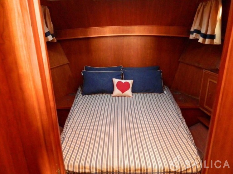 Comena Corallo 37 - Yacht Charter Sailica