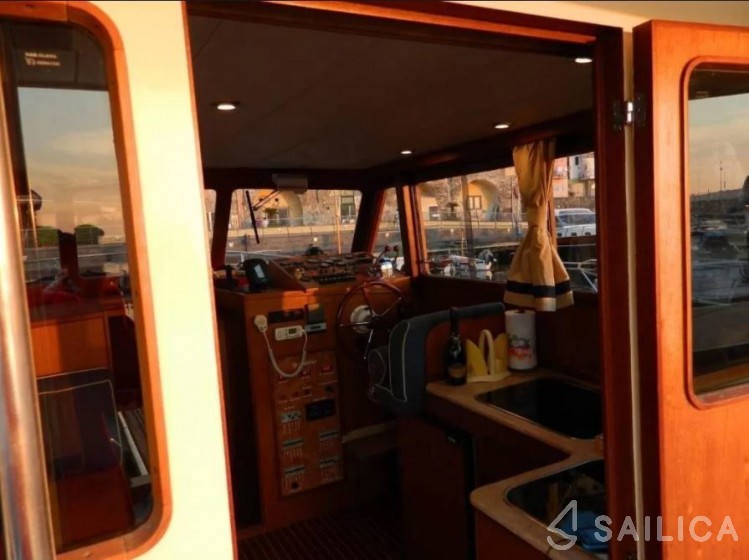 Comena Corallo 37 - Yacht Charter Sailica