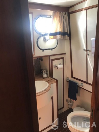 Comena Corallo 37 - Yacht Charter Sailica